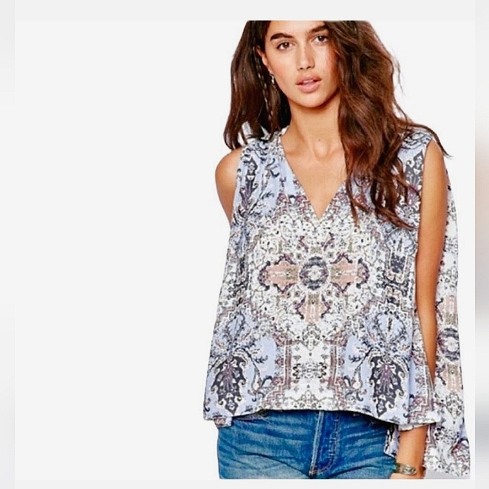 FREE PEOPLE Darcy printed swing top. Size small